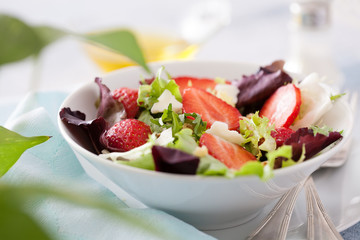 Ensalada de fresas y lechuga 