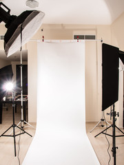 Home studio lighting setup for full body portrait photography (Behind the scene)