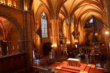 Fototapeta na wymiar Innenansicht Matthiaskirche (Budapest)