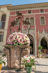 Fototapeta na wymiar Fête des roses jardins de la villa Ephrussi de Rothschild