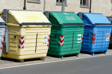Bunte Wertstofftonnen, Abfalltonnen, Mülltonnen