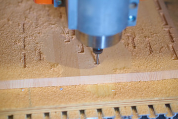 Beech wood milling process with sawdust