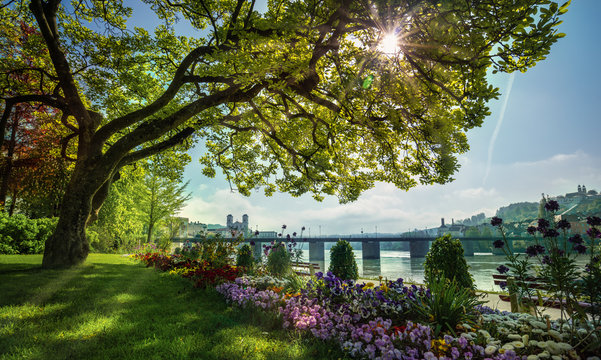 Dreifl&uuml;ssestadt Passau bei Sonnenschein im Fr&uuml;hling
