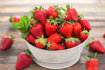 Fresh strawberries in the bowl