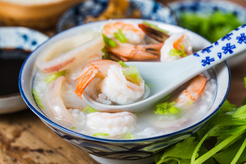 Nutritious and delicious seafood porridge，Rice shrimp scallop porridge