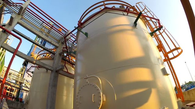 Verticle tank for chemical liquid storage 