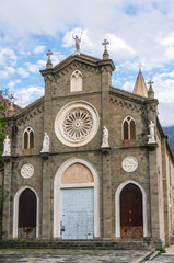 Fototapeta na wymiar The lovely little Church of San Giovanni Battista of Riomaggiore, a historic landmark in Cinque Terre, Italy.