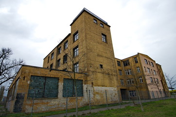 Fototapeta na wymiar Altes Industriegebäude in Berlin