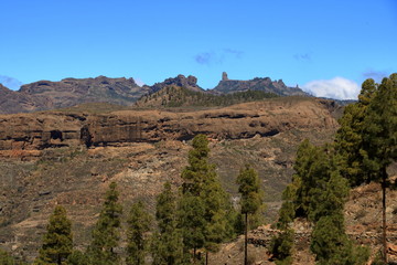 Fototapeta na wymiar Emblematic Roque Nublo, symbolic natural monument of Gran canaria, Canary islands