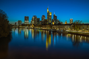 Fototapeta na wymiar Skyline Frankfurt bei Nacht
