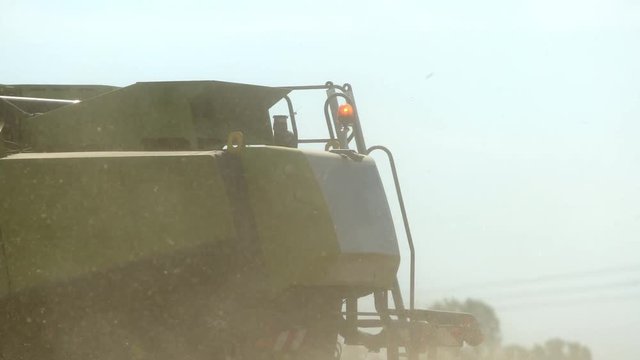 The Combine Runs At Harvest Time, The Flashing Light On The Back Of The Case. Prores, Slow Motion