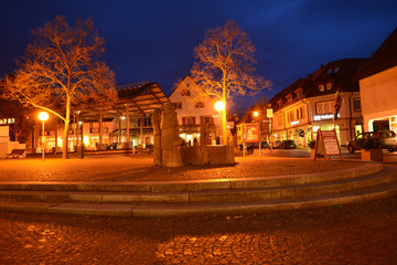 Heitersheim-Lindenplatz bei Nacht 