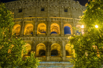 Fototapeta premium Details of the arches that make up the Gigantic Colosseum in Rome - Italy