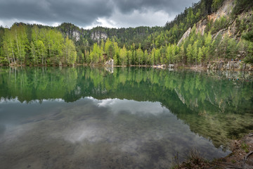 Fototapeta na wymiar Jezioro Adrspaskie skalne miasto, Teplice nad Metuji