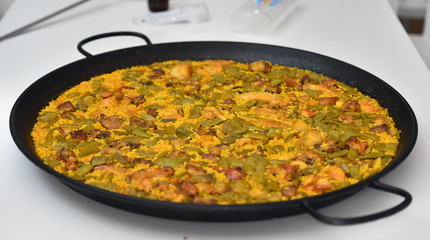 tipica paella española