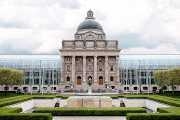 Fototapeta na wymiar Regierungsgebäude München