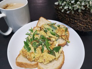 A very healthy and simple breakfast with coffee, bread and omelet. 