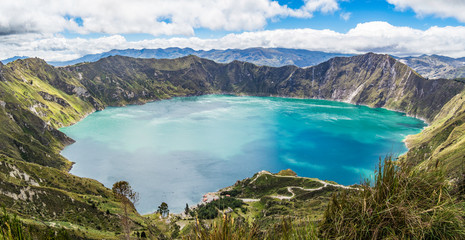 Beautiful panoramic scenery at Quilotoa lake in Quilotoa, Ecuador - obrazy, fototapety, plakaty