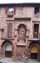 Fototapeta na wymiar Arnolfo di Cambio street in Orvieto, Italy