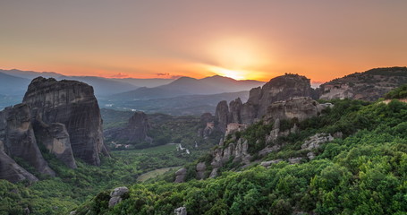 Fototapeta premium Panoramic view of the monasteries of Meteora at sunset
