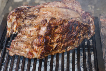 Obraz na płótnie Canvas pork bone on the grill