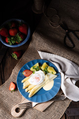 cooked asparagus with egg and potatoes