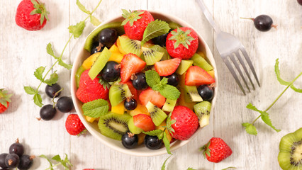 Fototapeta na wymiar mixed fruit salad with strawberry, grape, kiwi and banana
