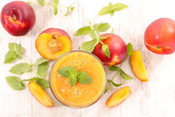 peach fruit juice, smoothie and mint