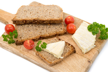 Brot mit Weichkäse