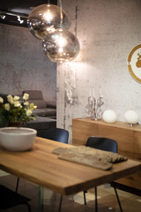 dettaglio sala da pranzo con decori