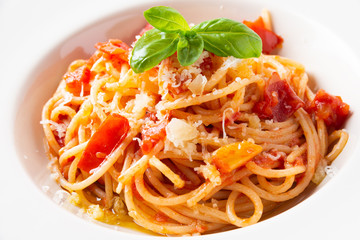 Spaghetti with tomato sauce, cheeese and fresh basil