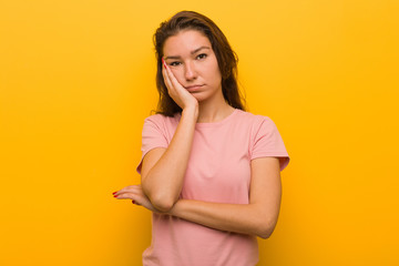 Obraz premium Young european woman isolated over yellow background who is bored, fatigued and need a relax day.