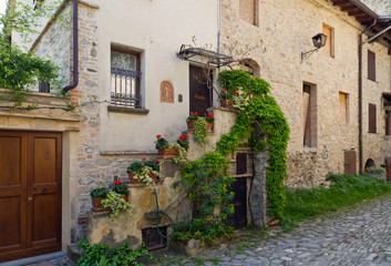 Fototapeta na wymiar The old town of Torrechiara castle