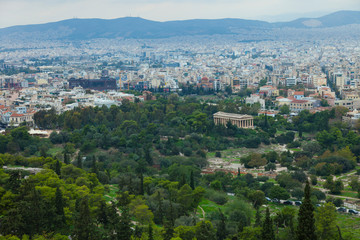 Fototapeta premium Templo de Hefesto en el Agora Griega. Vista desde la Acrópolis. Atenas, Grecia