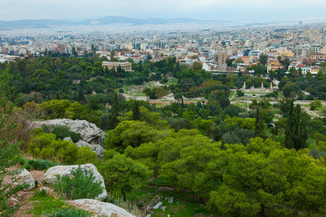 Fototapeta na wymiar Templo de Hefesto en el Agora Griega. Vista desde Colina de Areópago. Atenas, Grecia