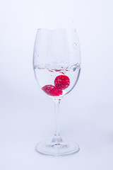 Himbeeren im Weinglas