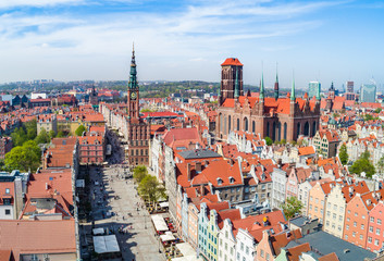 Gdańsk - stare miasto widziane z powietrza. Długi Targ i bazylika Mariacka w Gdańsku.  - obrazy, fototapety, plakaty