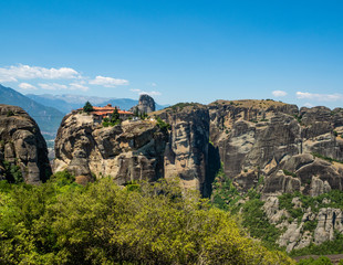 Fototapeta na wymiar Beautiful view of the monastery of the Holy Trinity and its surrounding mountains in the region of Meteora, Greece