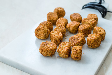 Turkish Salty Bakery Bagel Balls Kahke Simit with Sesame Seeds / Salted Snacks