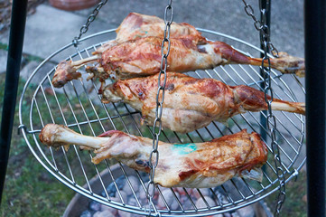 Gegrillte ganze Lamm Haxe 