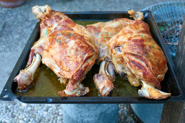 Gegrillte ganze Lamm Haxe 