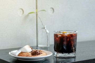 Black coffee and chocolate cookies