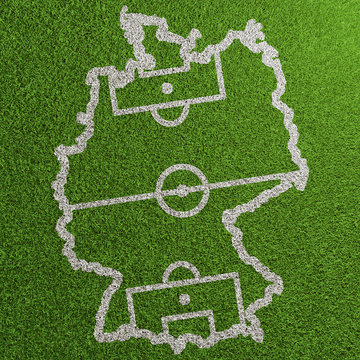 Karte von Deutschland als Fußball Spielfeld auf Rasen