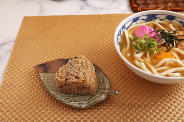 日本料理　うどんとおにぎり
