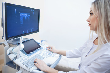 Fototapeta na wymiar Ultrasound examination in the clinic.
