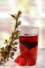 Früchtetee in einem Glas