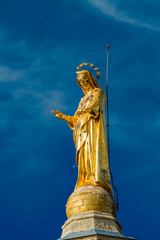 Fototapeta premium Gilded statue of Virgin Mary at Notre-Dame des Doms cathedral in Avignon, France