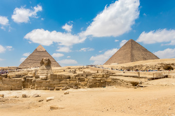 Fototapeta na wymiar The pyramid of Chephren and the Great Sphinx of Giza in spring