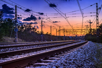 red de vias al atardecer renfe espa&ntilde;a 