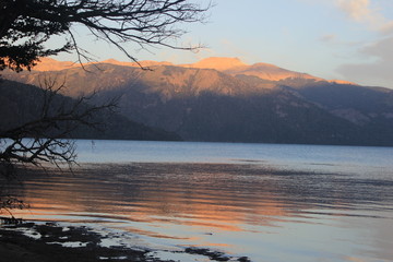 atardecer en el lago 